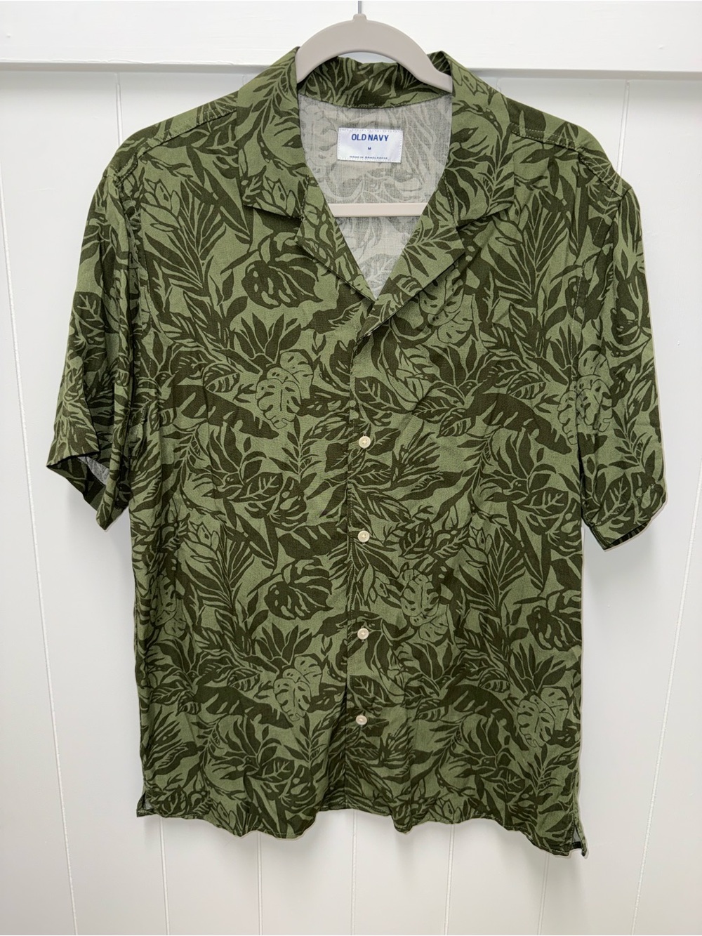 Old Navy Men’s Tropical Leaf Print Camp Shirt Medium Green Rayon NWT